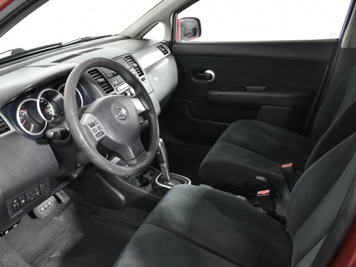 Nissan Tiida с пробегом — 2010 год. Фото: #7