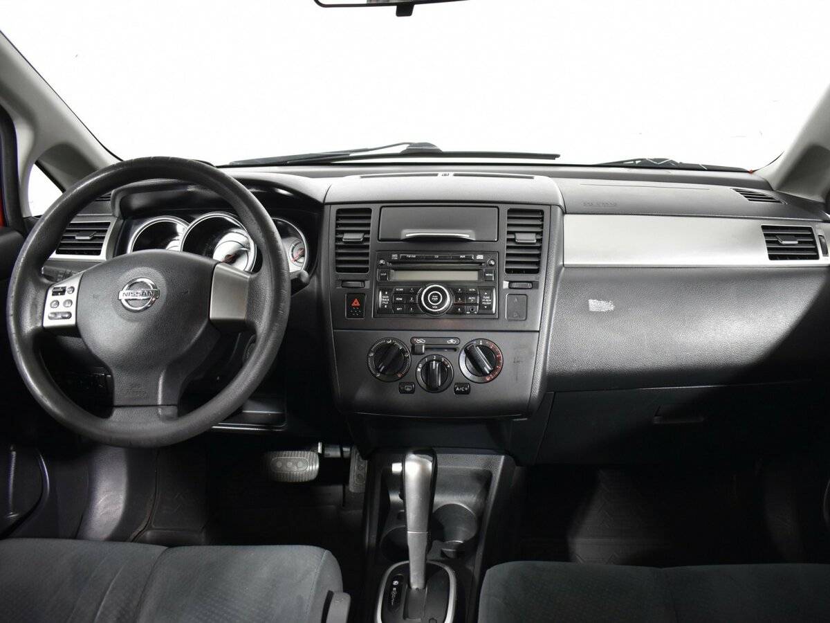 Nissan Tiida с пробегом — 2010 год. Фото: #8