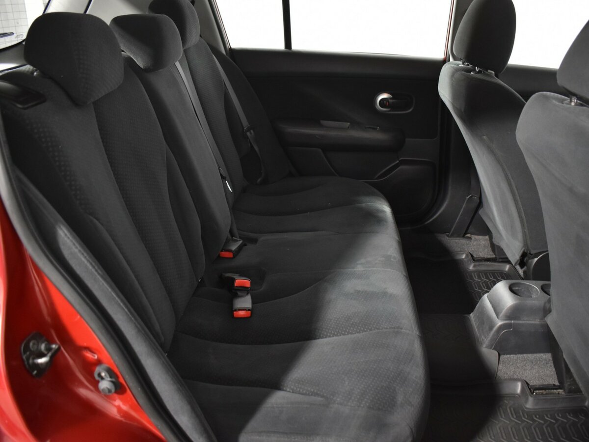 Nissan Tiida с пробегом — 2010 год. Фото: #9