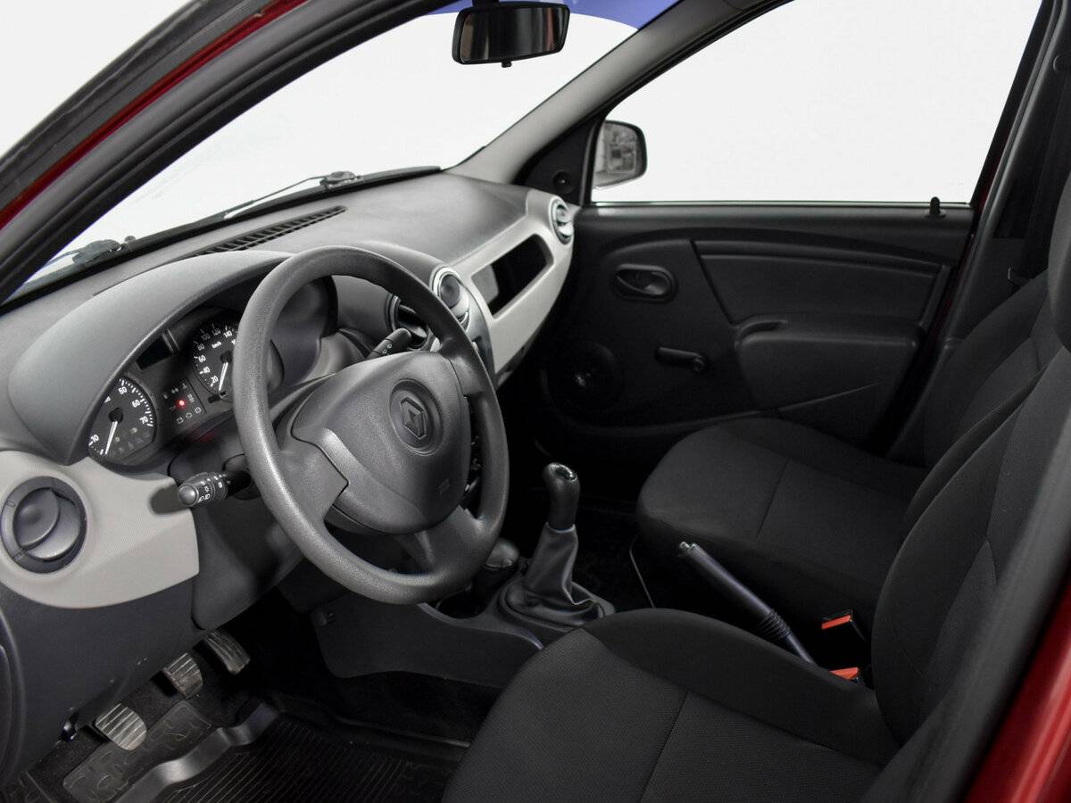 Renault Logan с пробегом — 2013 год. Фото: #8