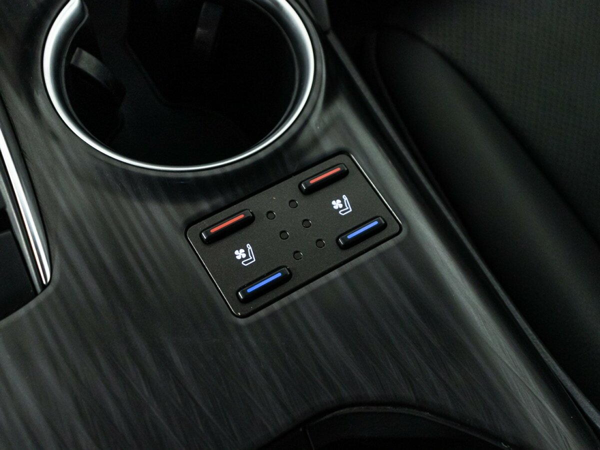 Toyota Camry с пробегом — 2021 год. Фото: #21