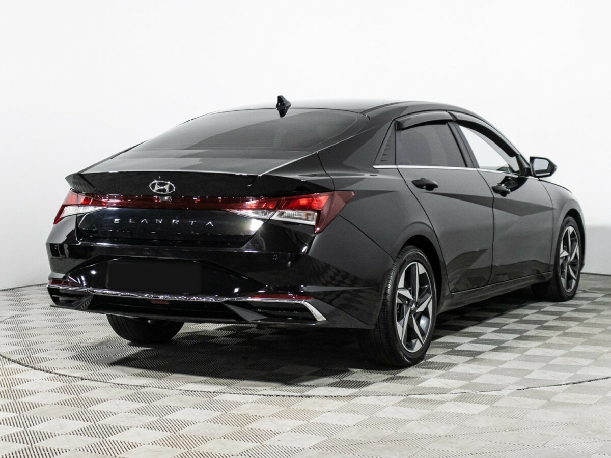 Hyundai Elantra с пробегом — 2023 год. Фото: #4