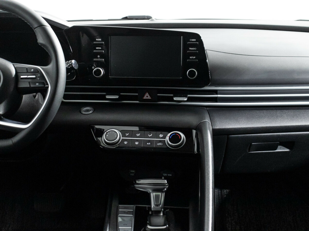 Hyundai Elantra с пробегом — 2023 год. Фото: #13