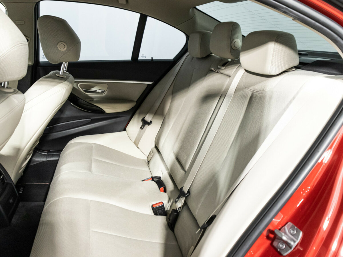 BMW 3 серии с пробегом — 2016 год. Фото: #9