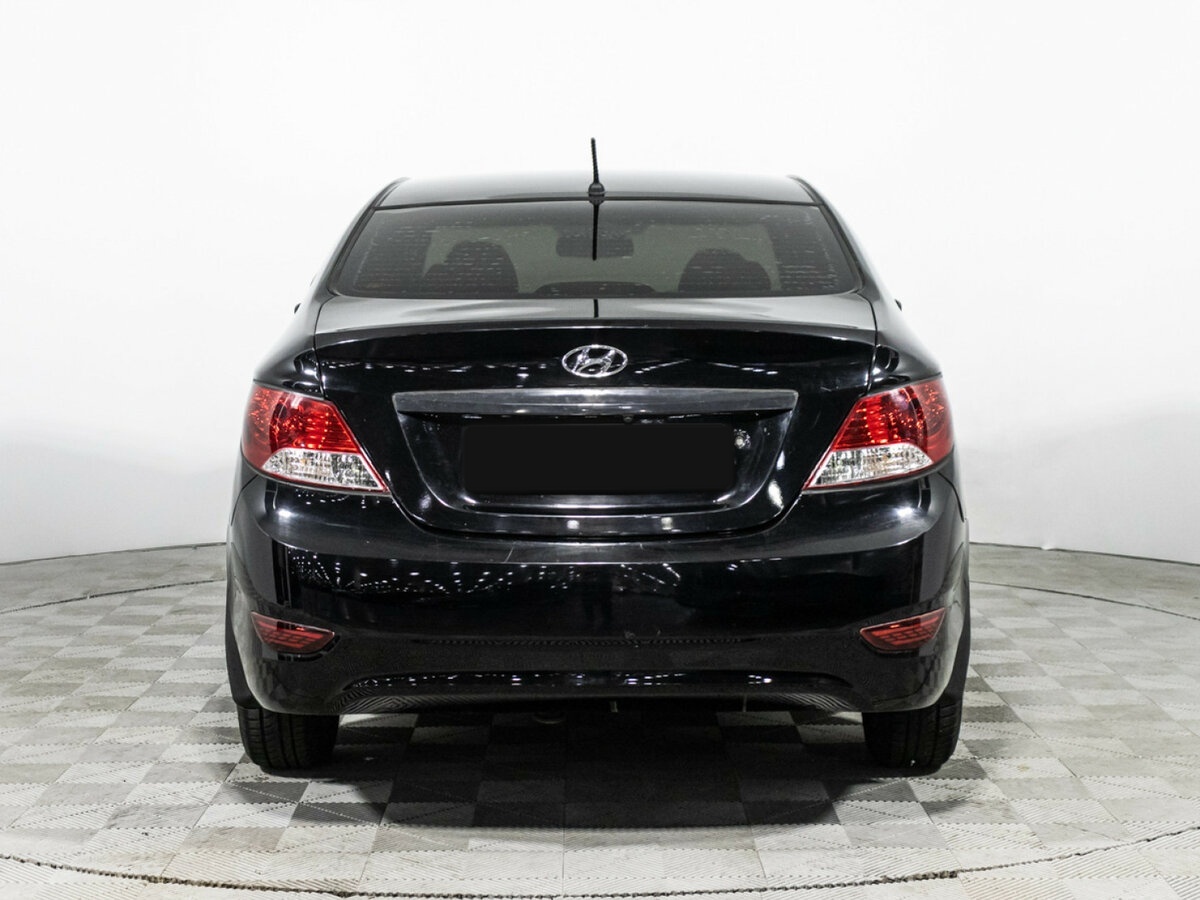 Hyundai Solaris с пробегом — 2011 год. Фото: #5