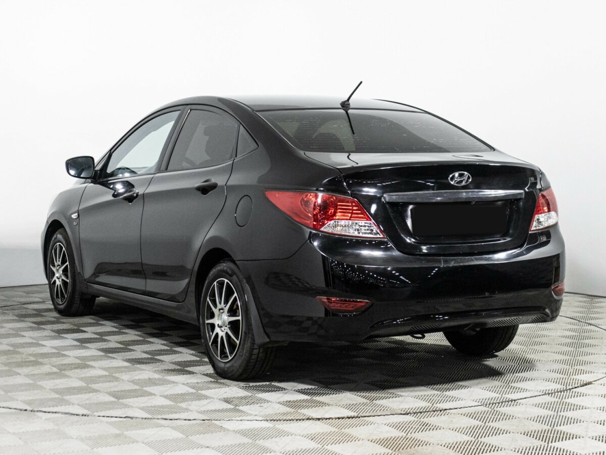 Hyundai Solaris с пробегом — 2011 год. Фото: #6