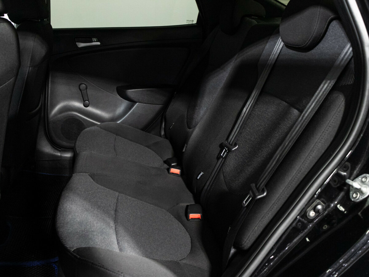 Hyundai Solaris с пробегом — 2011 год. Фото: #9