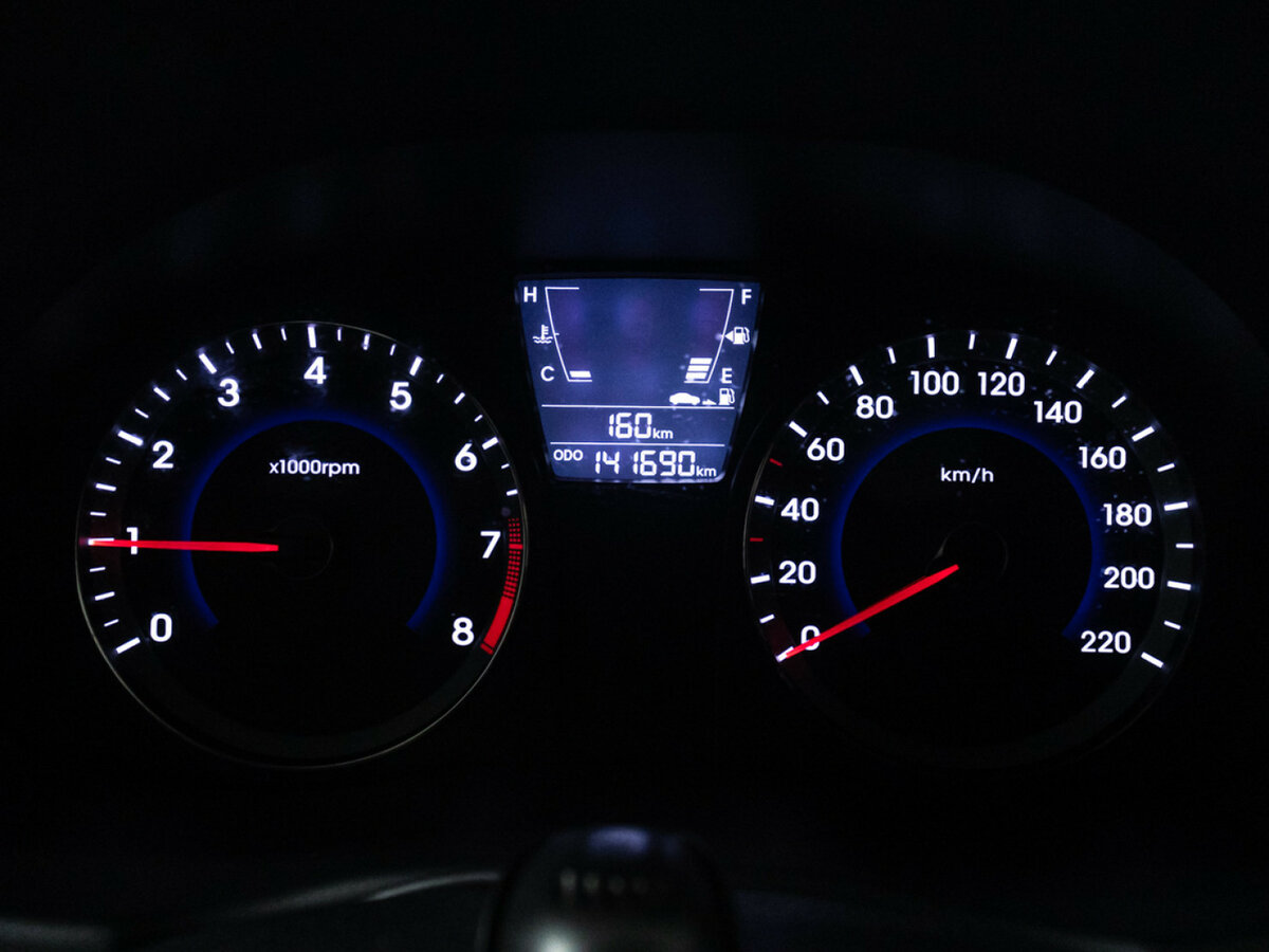 Hyundai Solaris с пробегом — 2011 год. Фото: #11