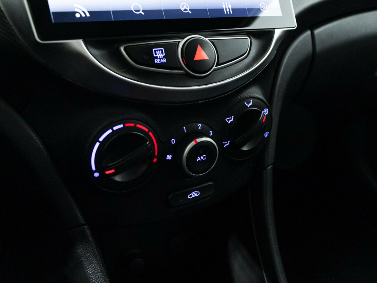 Hyundai Solaris с пробегом — 2011 год. Фото: #14