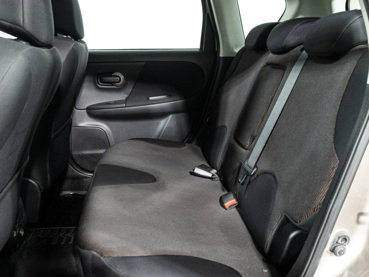 Nissan Note с пробегом — 2011 год. Фото: #9