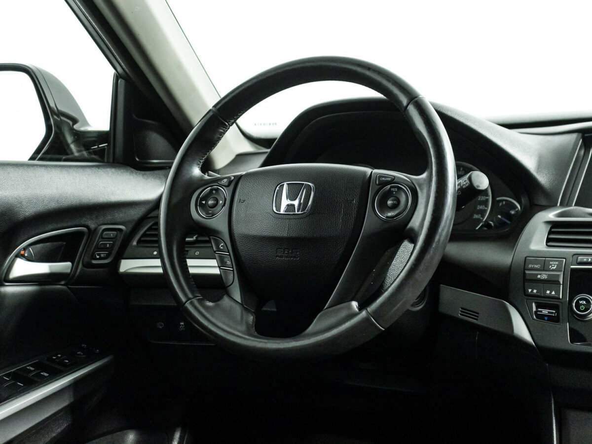 Honda Crosstour с пробегом — 2014 год. Фото: #17