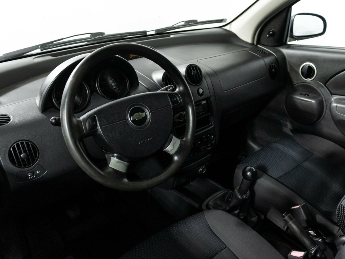 Chevrolet Aveo с пробегом — 2006 год. Фото: #10