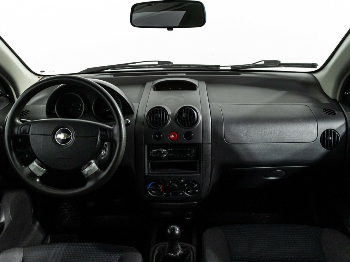 Chevrolet Aveo с пробегом — 2006 год. Фото: #12