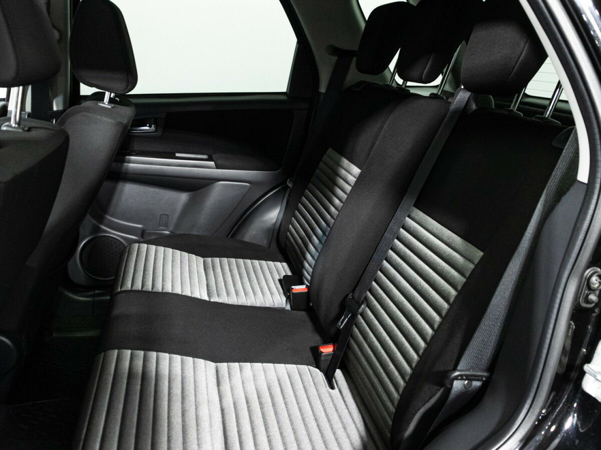 Suzuki SX4 с пробегом — 2010 год. Фото: #9