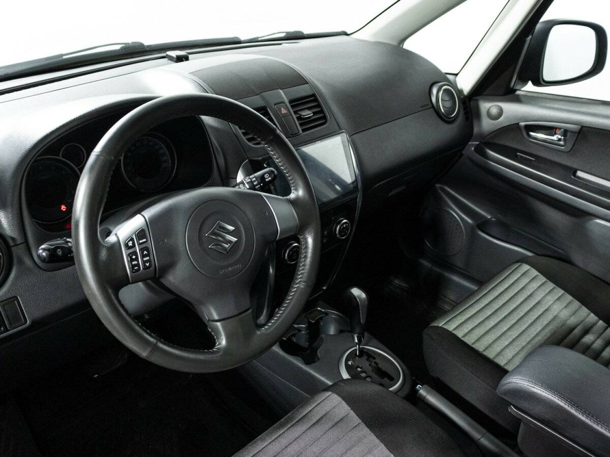 Suzuki SX4 с пробегом — 2010 год. Фото: #10