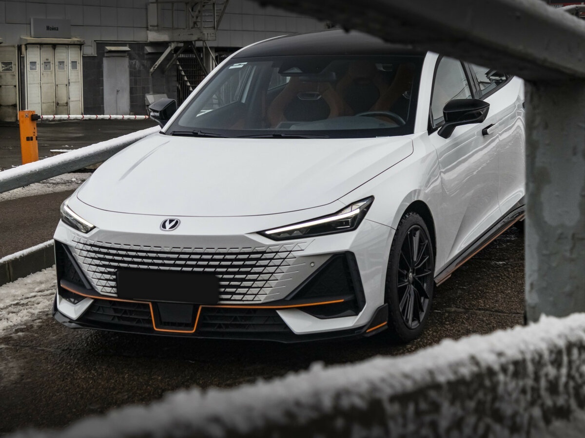 Changan UNI-V с пробегом — 2023 год. Фото: #1