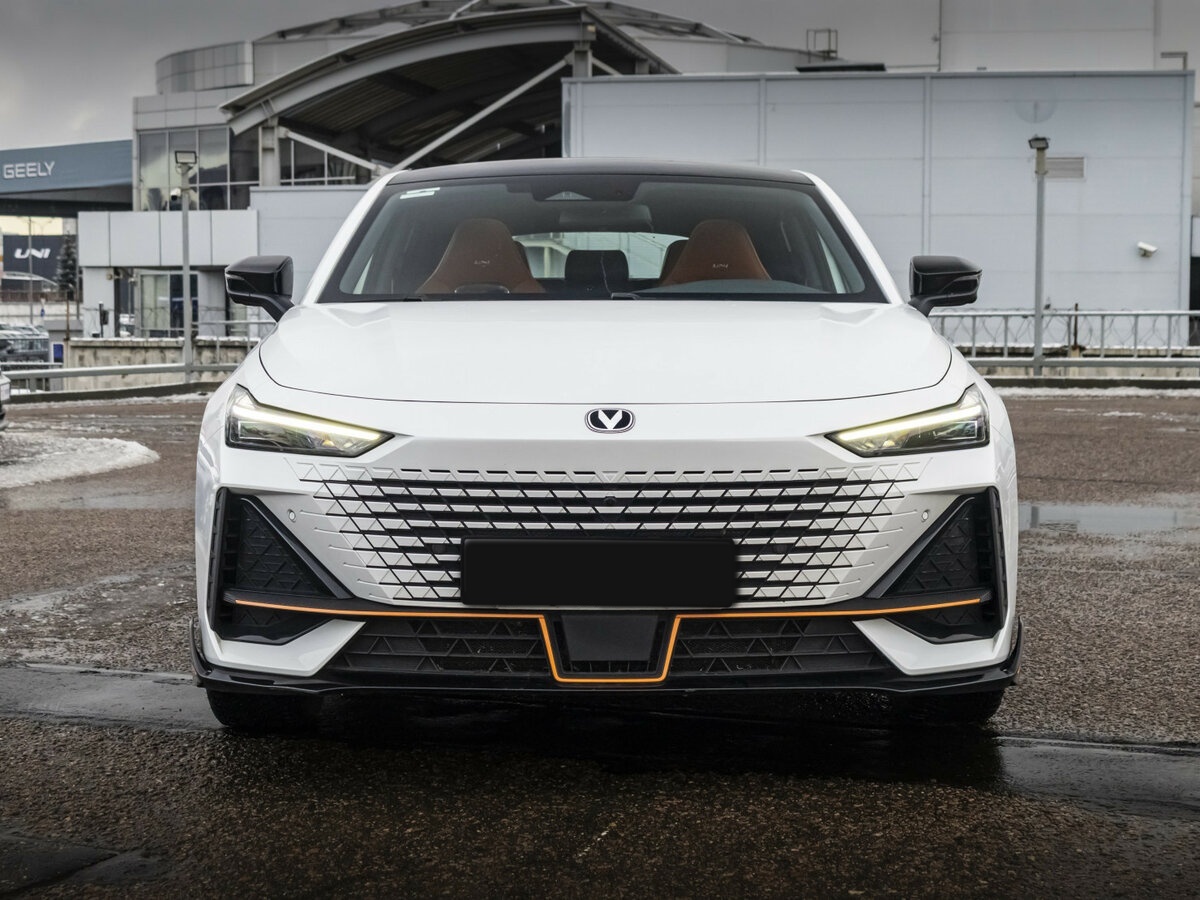 Changan UNI-V с пробегом — 2023 год. Фото: #2