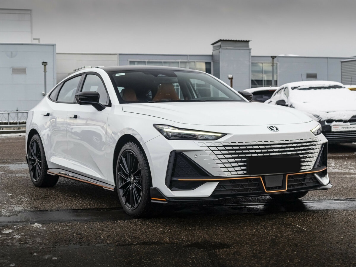 Changan UNI-V с пробегом — 2023 год. Фото: #3