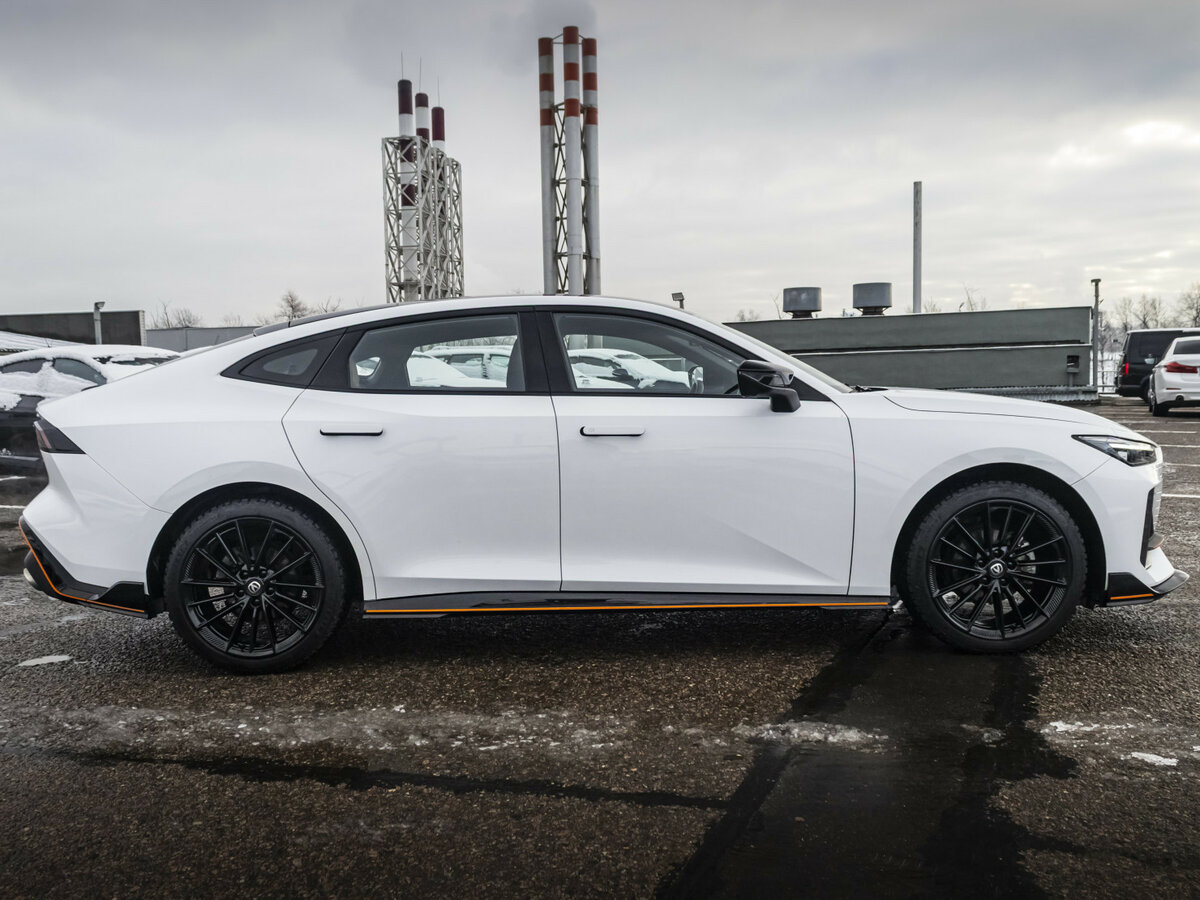 Changan UNI-V с пробегом — 2023 год. Фото: #4