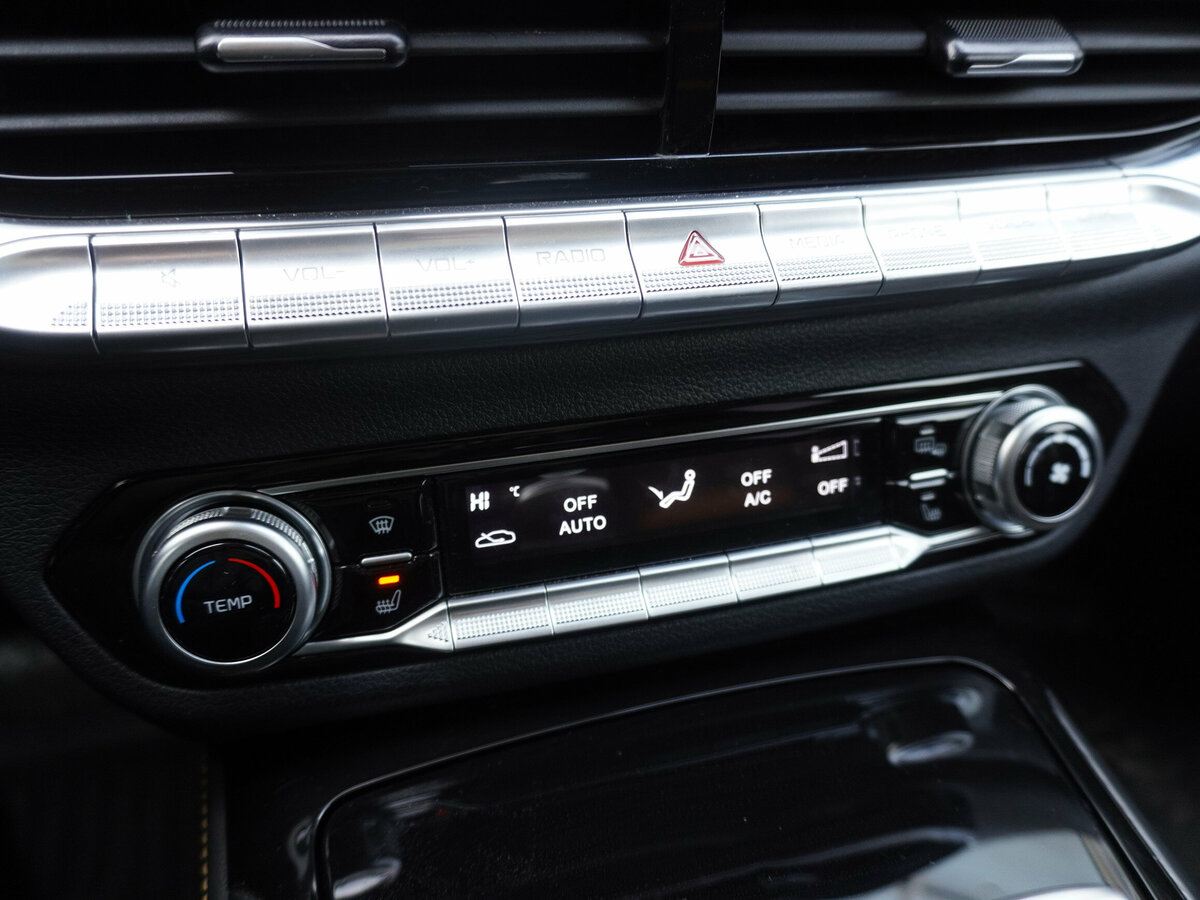 FAW Bestune T77 с пробегом — 2023 год. Фото: #14