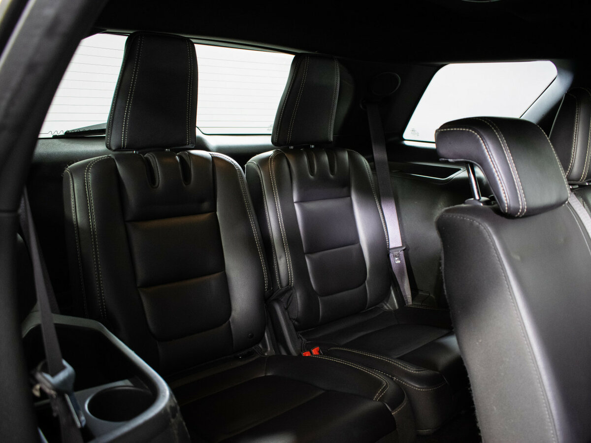 Ford Explorer с пробегом — 2013 год. Фото: #9