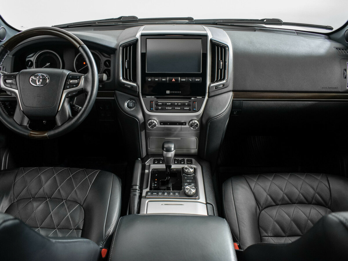 Toyota Land Cruiser с пробегом — 2017 год. Фото: #10