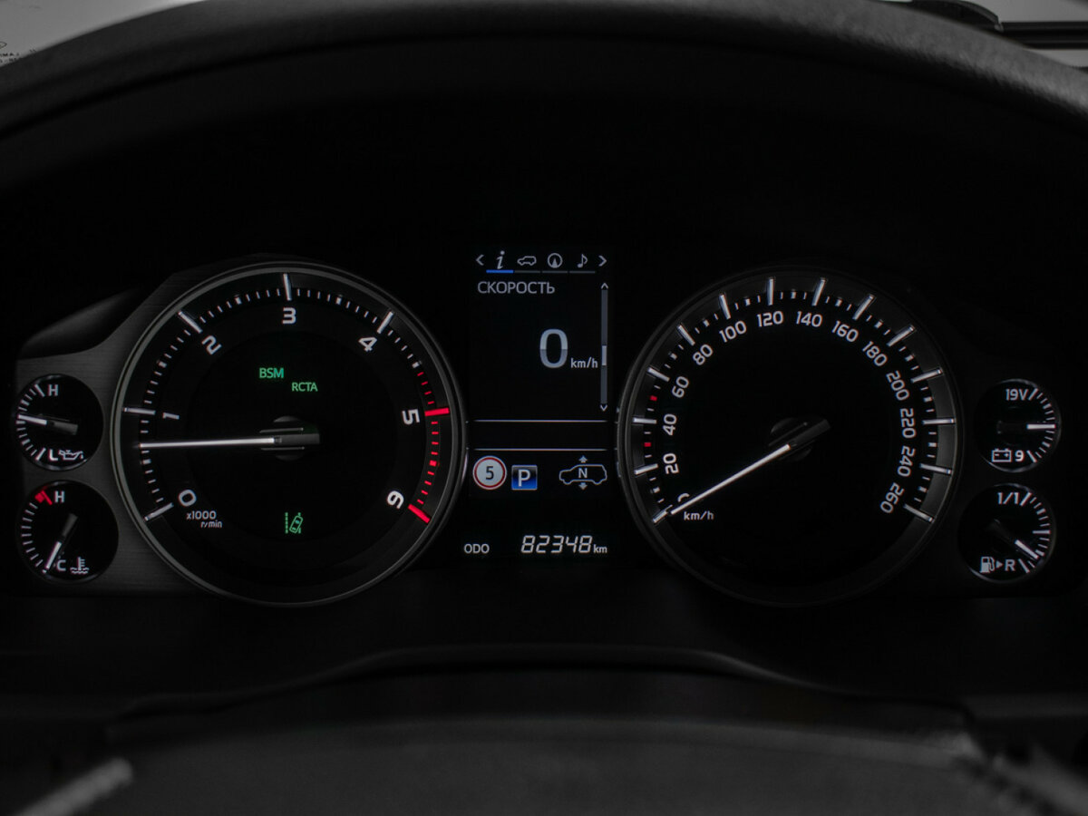 Toyota Land Cruiser с пробегом — 2017 год. Фото: #11