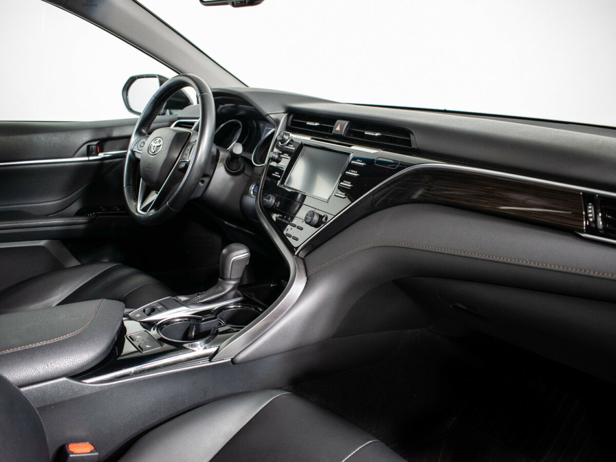 Toyota Camry с пробегом — 2020 год. Фото: #8