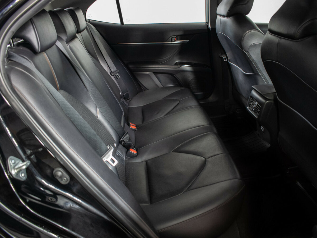 Toyota Camry с пробегом — 2020 год. Фото: #9