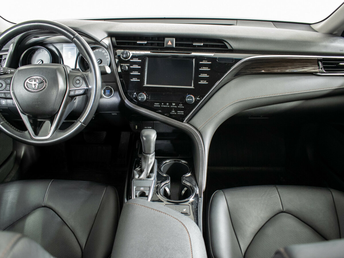 Toyota Camry с пробегом — 2020 год. Фото: #10