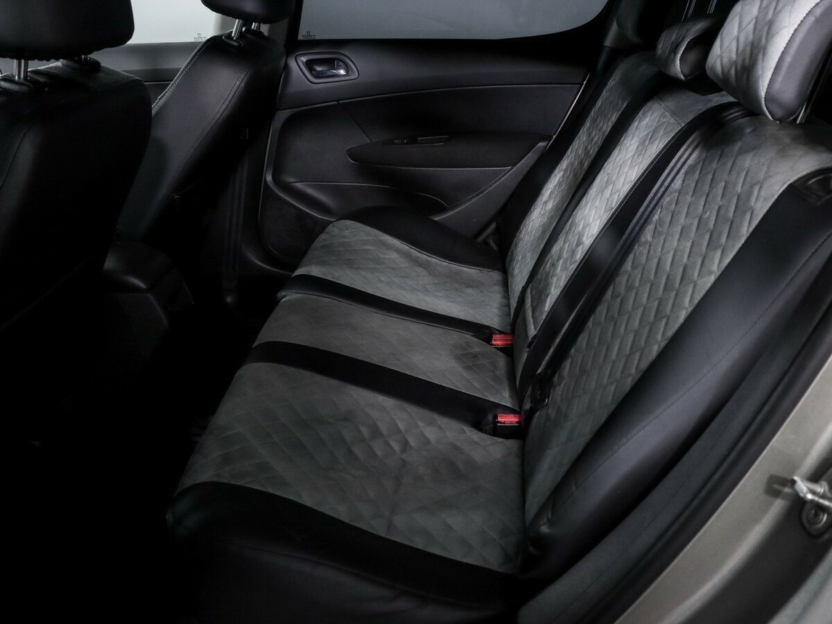 Peugeot 308 с пробегом — 2011 год. Фото: #7