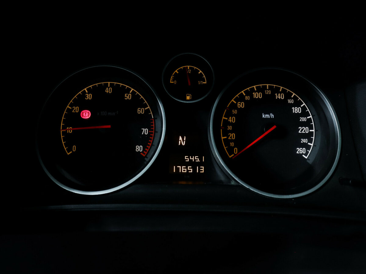 Opel Astra с пробегом — 2007 год. Фото: #6