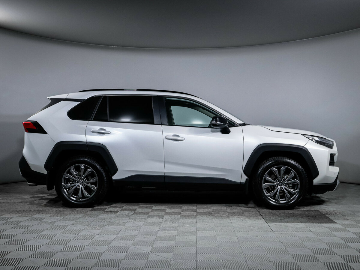 Toyota RAV4 с пробегом — 2024 год. Фото: #3