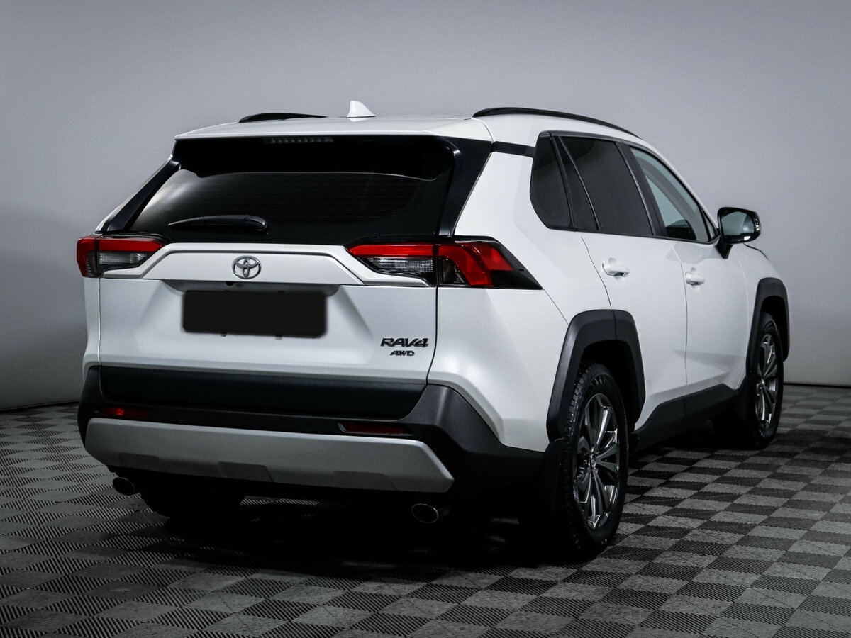 Toyota RAV4 с пробегом — 2024 год. Фото: #4