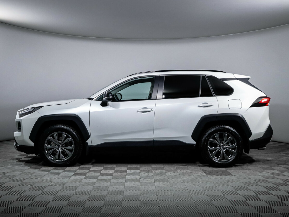 Toyota RAV4 с пробегом — 2024 год. Фото: #7