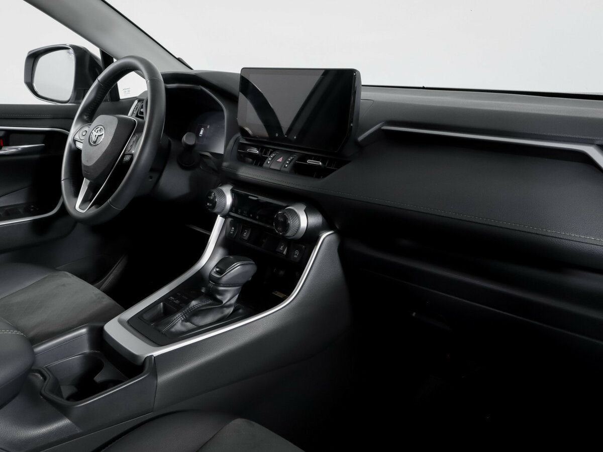 Toyota RAV4 с пробегом — 2024 год. Фото: #8