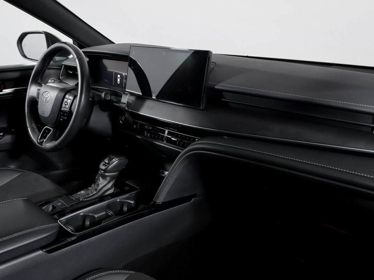 Toyota Camry с пробегом — 2024 год. Фото: #8