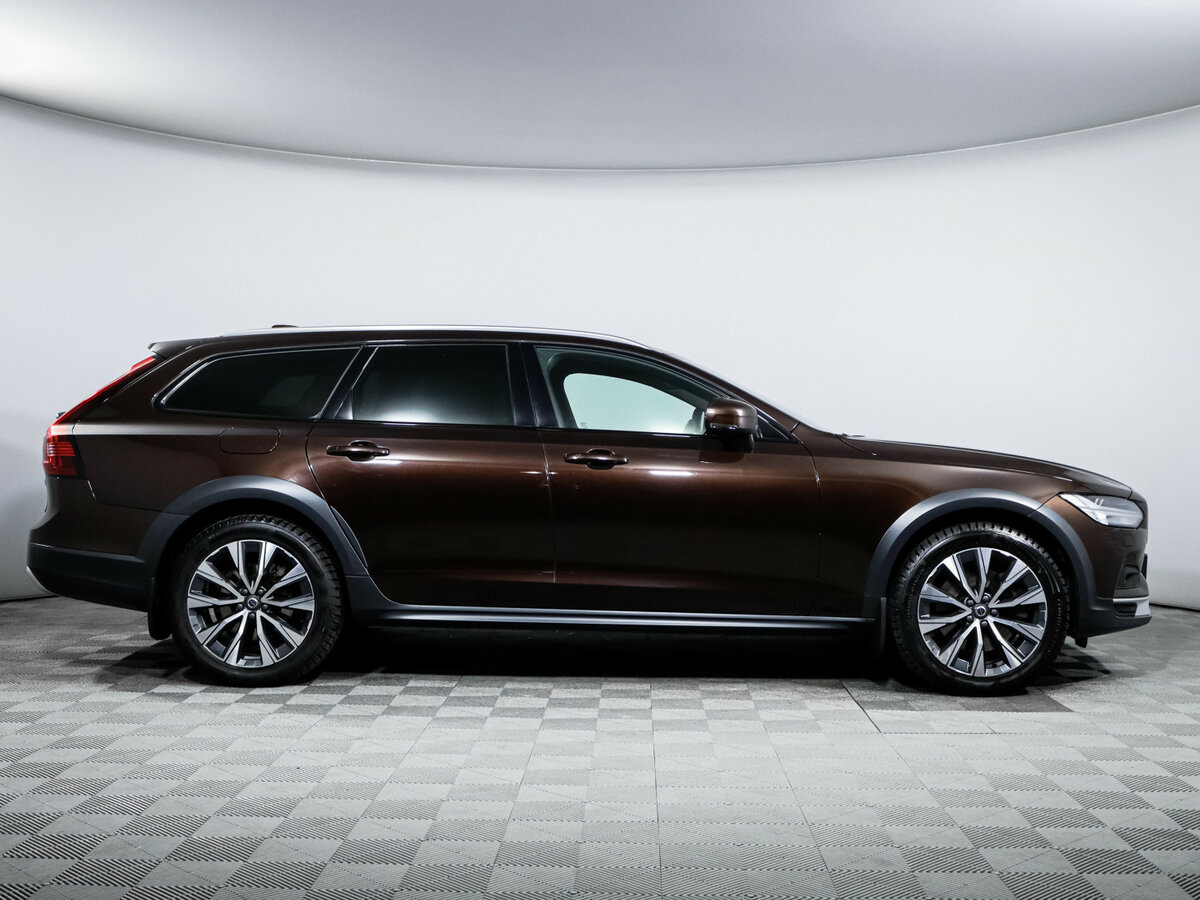 Volvo V90 Cross Country с пробегом — 2021 год. Фото: #3