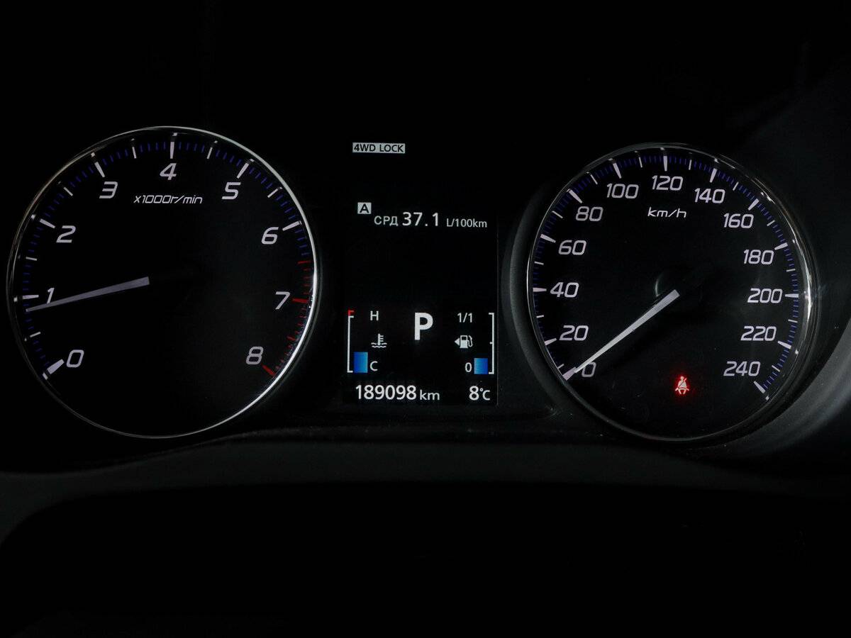 Mitsubishi Outlander с пробегом — 2015 год. Фото: #10