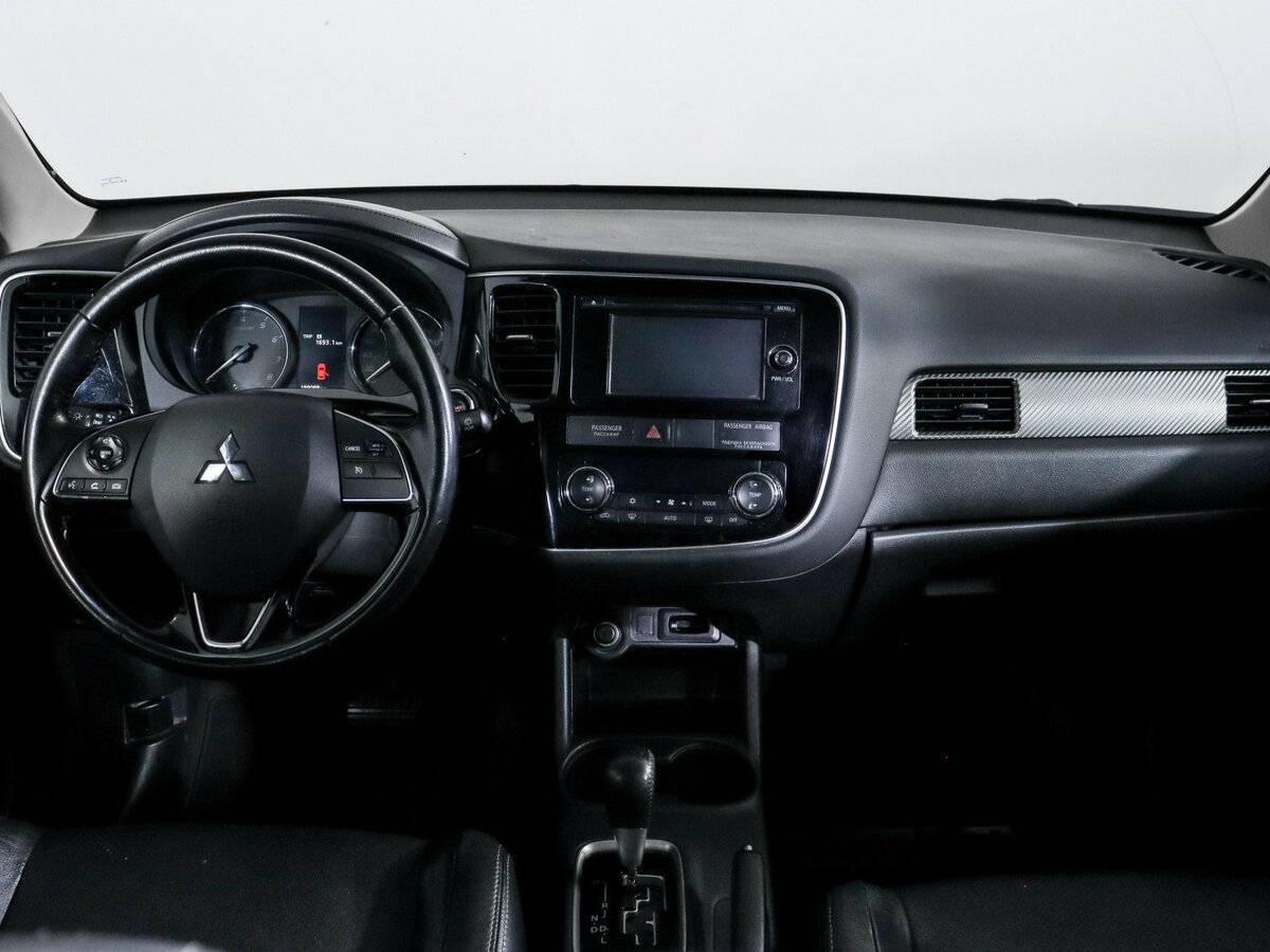Mitsubishi Outlander с пробегом — 2015 год. Фото: #11