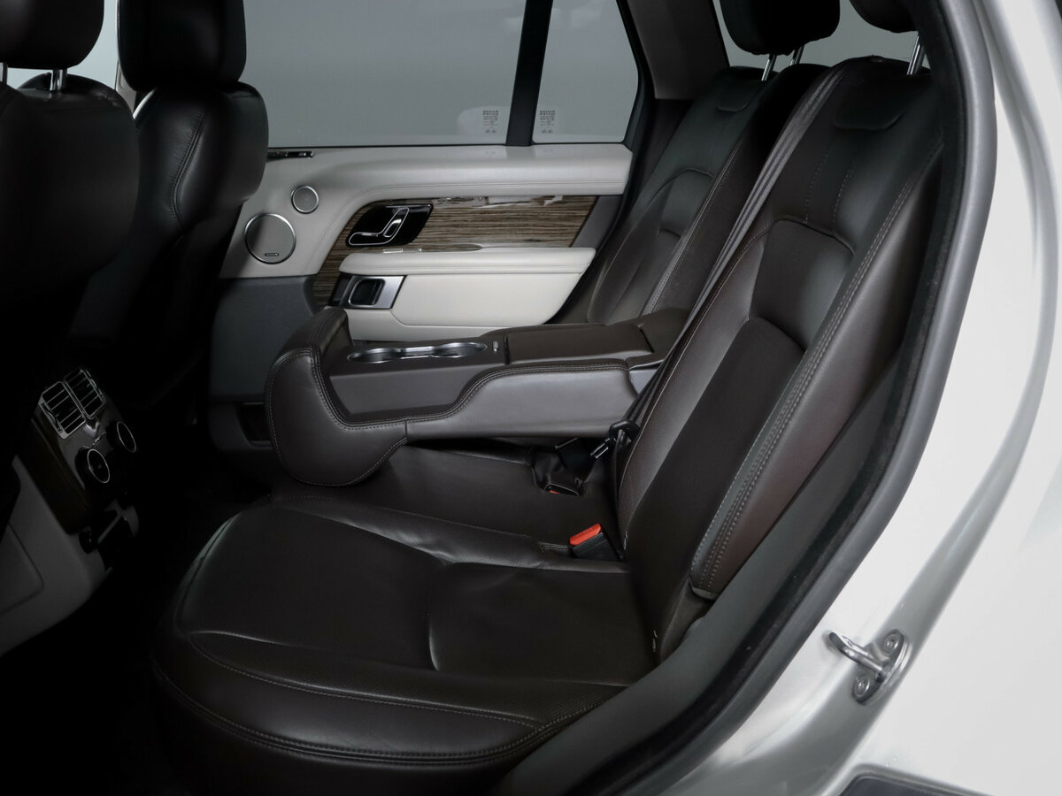 Land Rover Range Rover с пробегом — 2018 год. Фото: #9