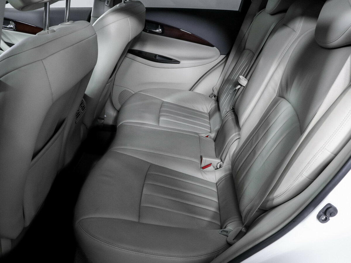 Infiniti EX с пробегом — 2008 год. Фото: #9