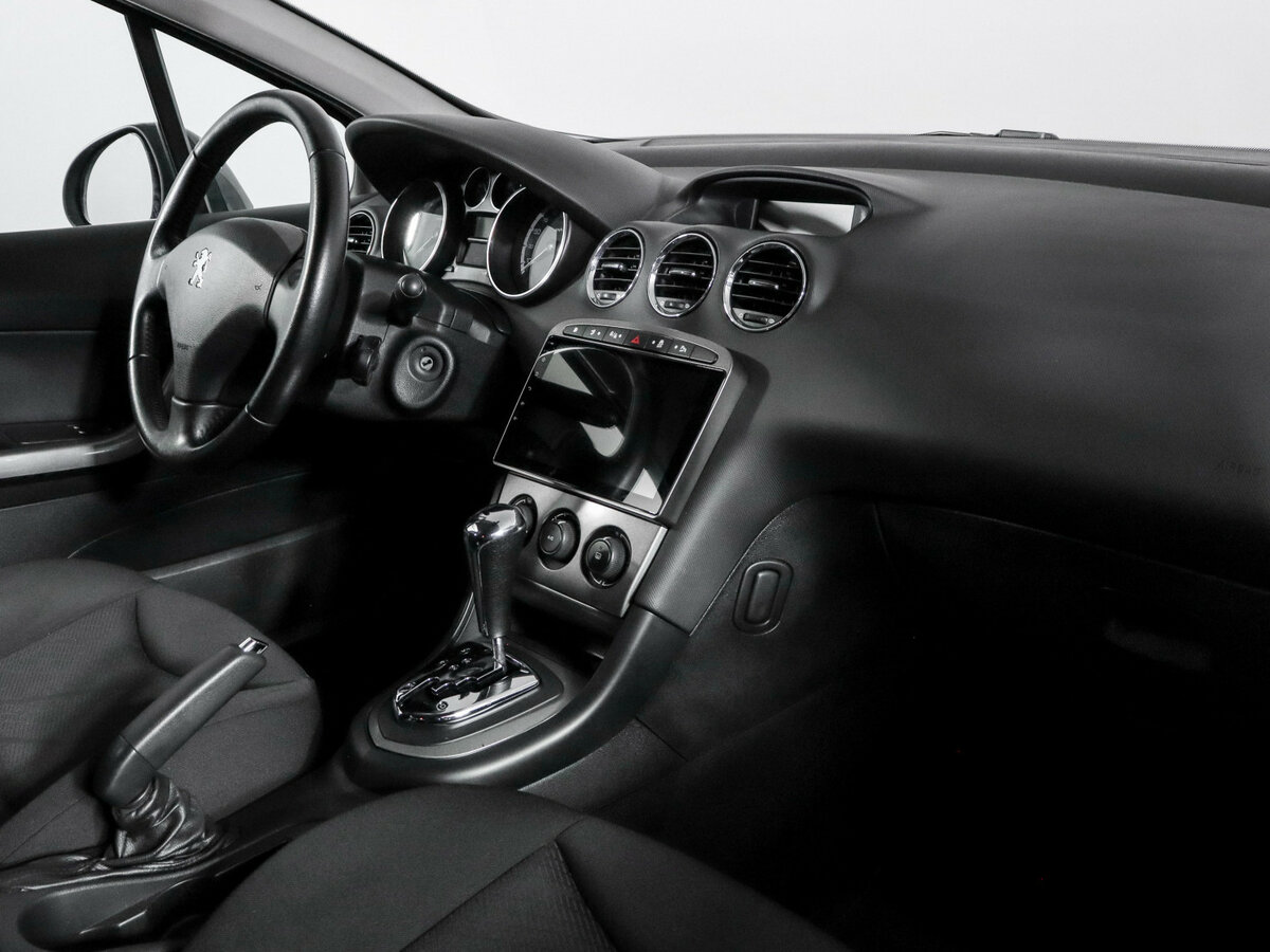 Peugeot 308 с пробегом — 2011 год. Фото: #6