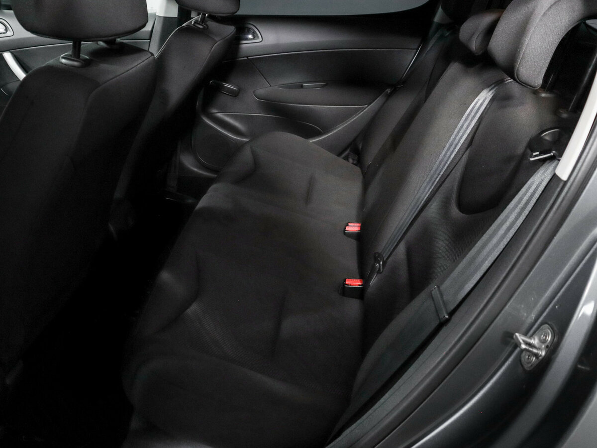 Peugeot 308 с пробегом — 2011 год. Фото: #7