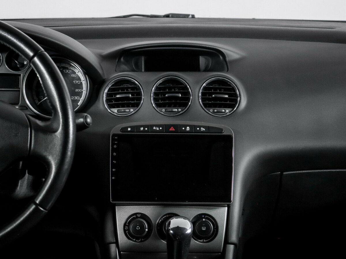 Peugeot 308 с пробегом — 2011 год. Фото: #10