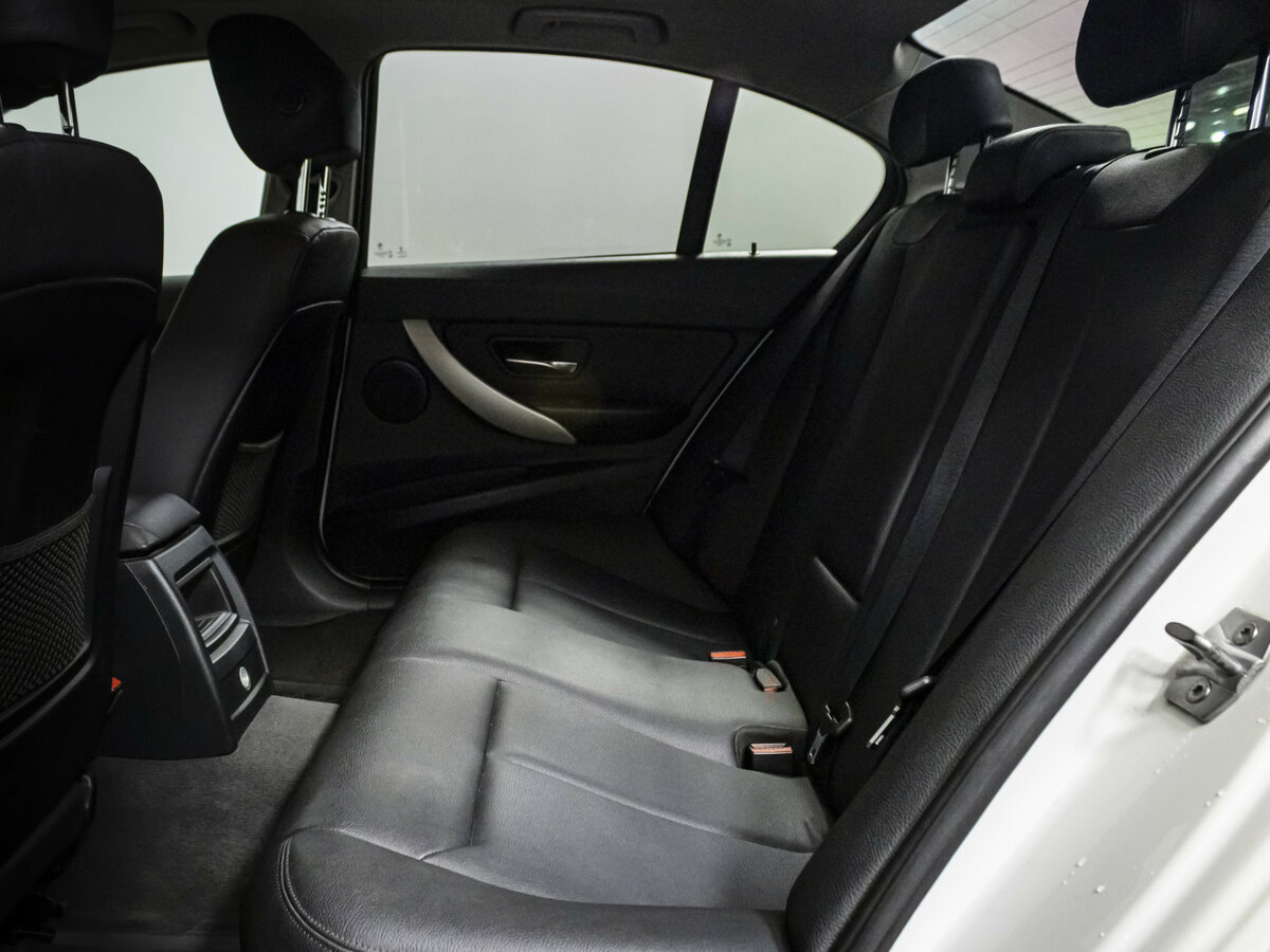 BMW 3 серии с пробегом — 2014 год. Фото: #9