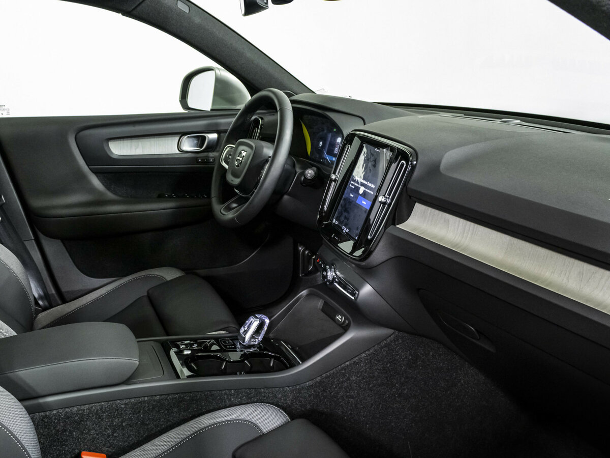 Volvo XC40 с пробегом — 2024 год. Фото: #4