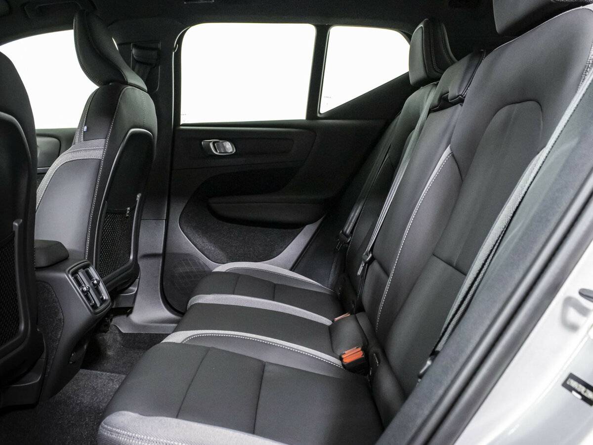 Volvo XC40 с пробегом — 2024 год. Фото: #6