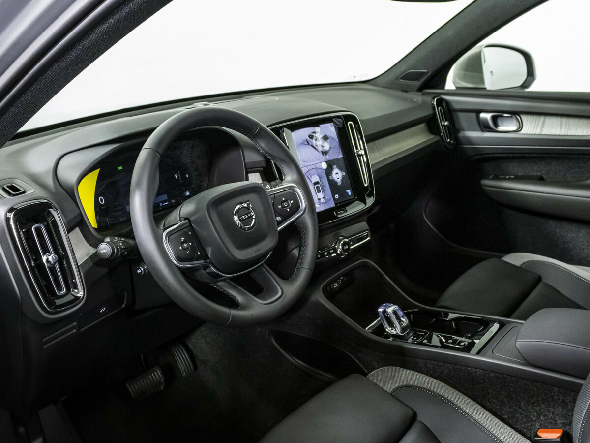 Volvo XC40 с пробегом — 2024 год. Фото: #7