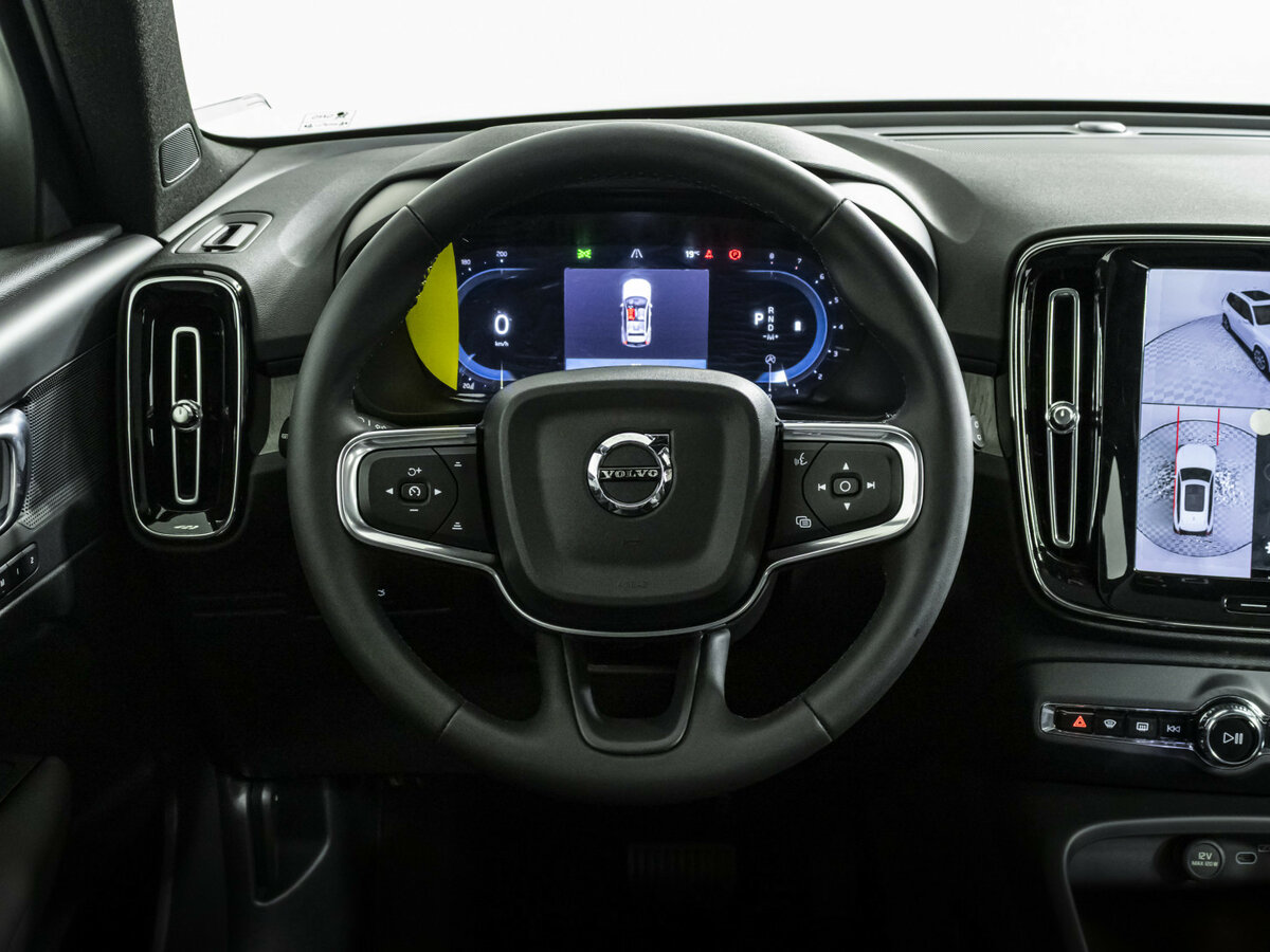 Volvo XC40 с пробегом — 2024 год. Фото: #8